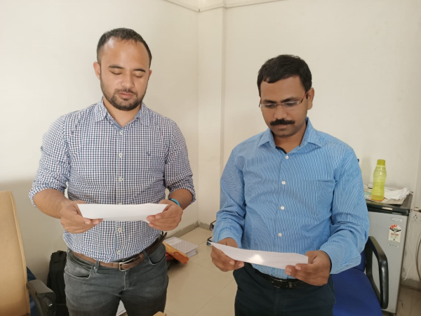 संविधान दिवसके अवसर पर दहेज सेज़के कस्टम अधिकारियोंने संविधानके उपदेसिका के अनुसार काम करने की शपथ ली